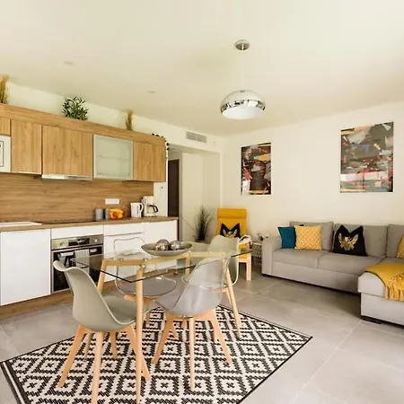 Апартаменты Stylish New 1 Bedroom In Juan Les Pins