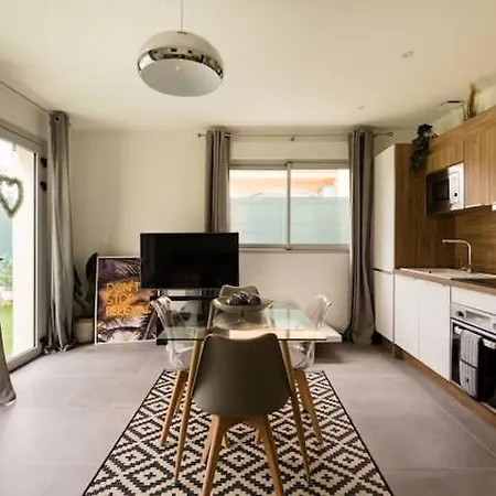 Апартаменты Stylish New 1 Bedroom In Juan Les Pins Антиб