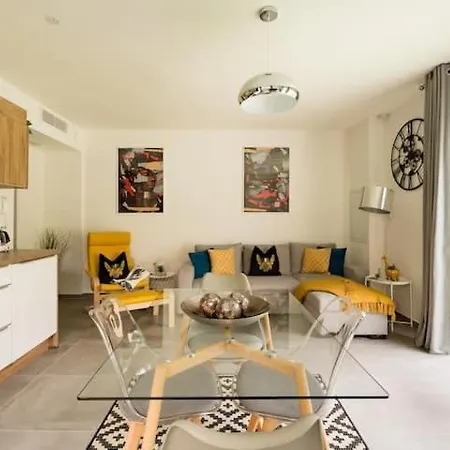 Stylish New 1 Bedroom In Juan Les Pins Lägenhet