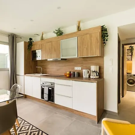 Stylish New 1 Bedroom In Juan Les Pins アパート アンティーブ