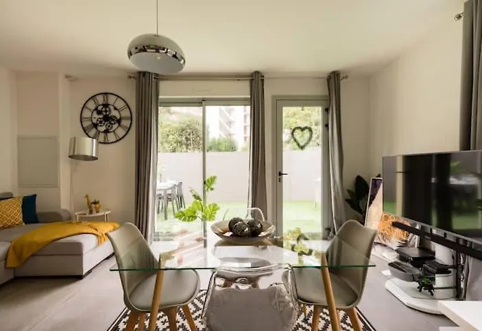 Διαμέρισμα Stylish New 1 Bedroom In Juan Les Pins Αντίμπ