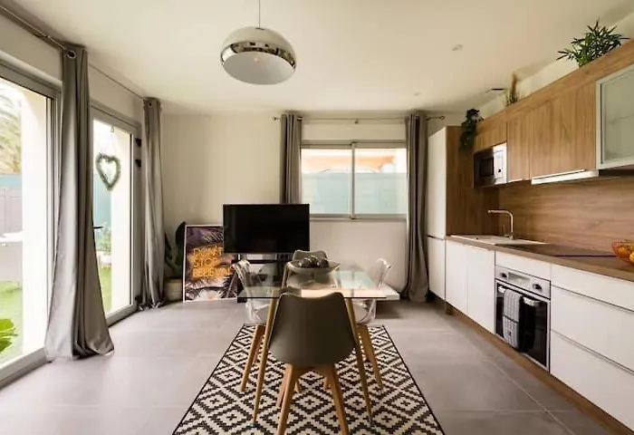 Διαμέρισμα Stylish New 1 Bedroom In Juan Les Pins Αντίμπ