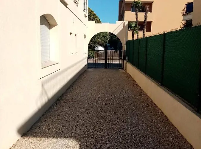 Stylish New 1 Bedroom In Juan Les Pins Διαμέρισμα